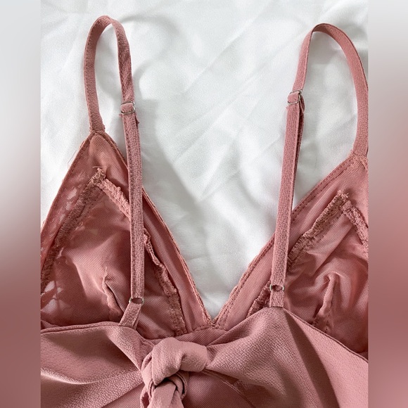 Showpo. Mauve Lace V-neck Romper Size XS - Picture 10 of 16